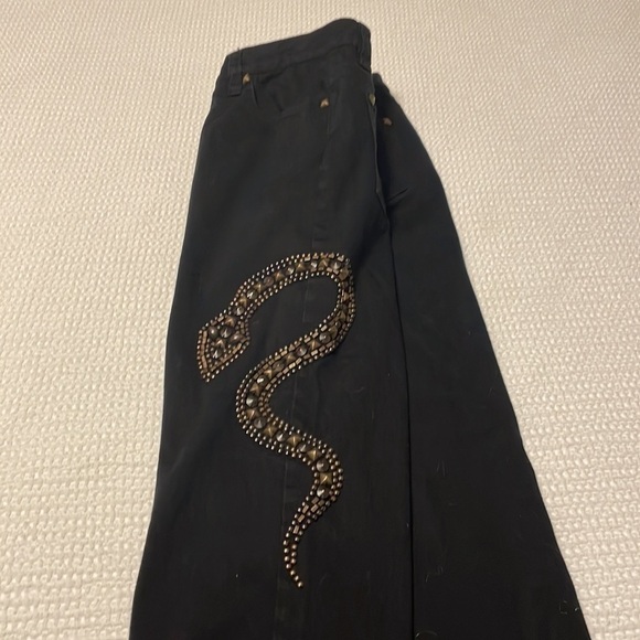 CHRISTINA V Snake Embroidered Design Denim Jeans - Picture 4 of 12